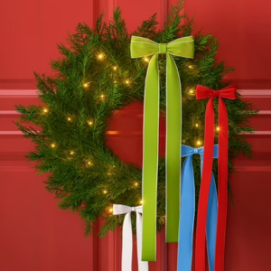 Pre-lit 24'' Artificial Christmas Wreath w/Bows
